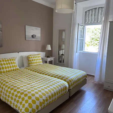 Arcada House B&B 타비라